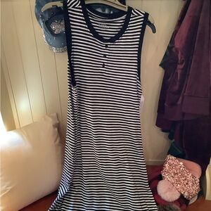 Time and Tru Black & White Striped Sleeveless Knit Top